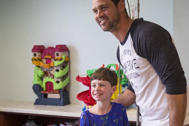 Drew Stanton steps up to help brighten Sparrow playroom